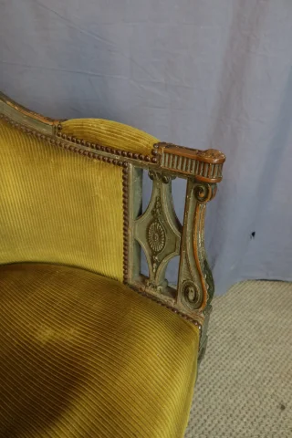 SALON EN BOIS PEINT — À restaurer