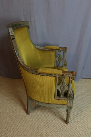 SALON EN BOIS PEINT — À restaurer