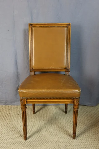 Satz von sechs Louis-XVI-Stühlen