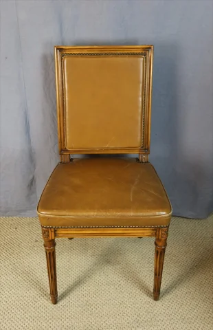 Satz von sechs Louis-XVI-Stühlen