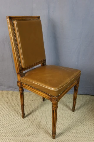 Satz von sechs Louis-XVI-Stühlen