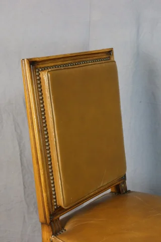 Satz von sechs Louis-XVI-Stühlen