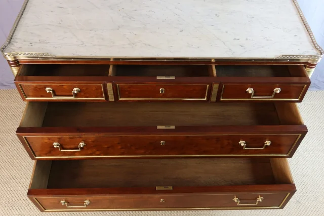 Louis-XVI-Kommode, spätes 18. Jahrhundert — Restauré