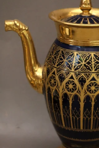 Cafetera en porcelana de París, siglo XIX — Muy buen estado