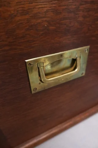 Importante cubertería de 149 piezas en metal plateado en su estuche de madera — Muy buen estado