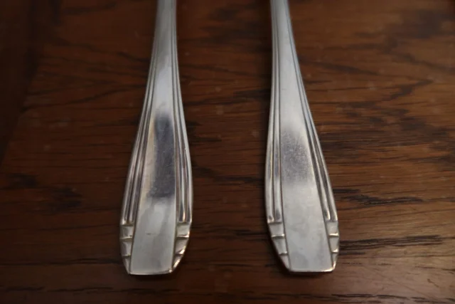Importante cubertería de 149 piezas en metal plateado en su estuche de madera — Muy buen estado