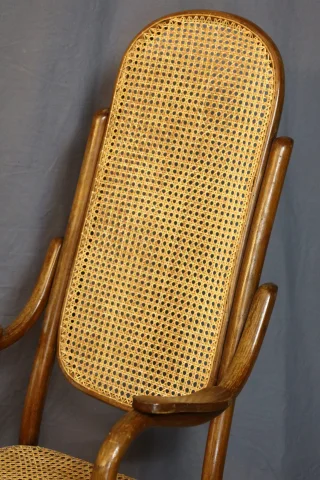 Gevlochten fauteuil in de geest van Thonet
