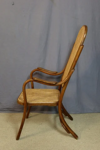 Gevlochten fauteuil in de geest van Thonet