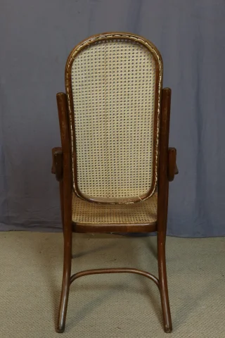 Gevlochten fauteuil in de geest van Thonet