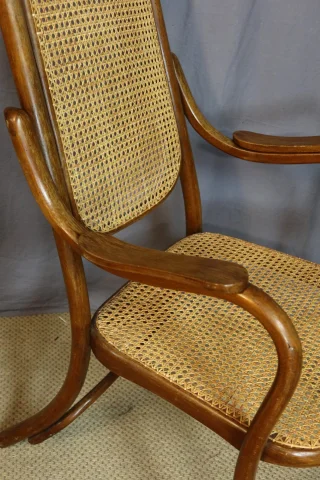 Gevlochten fauteuil in de geest van Thonet