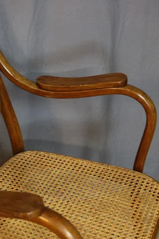 Gevlochten fauteuil in de geest van Thonet