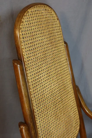 Gevlochten fauteuil in de geest van Thonet