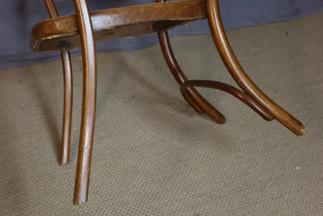 Gevlochten fauteuil in de geest van Thonet
