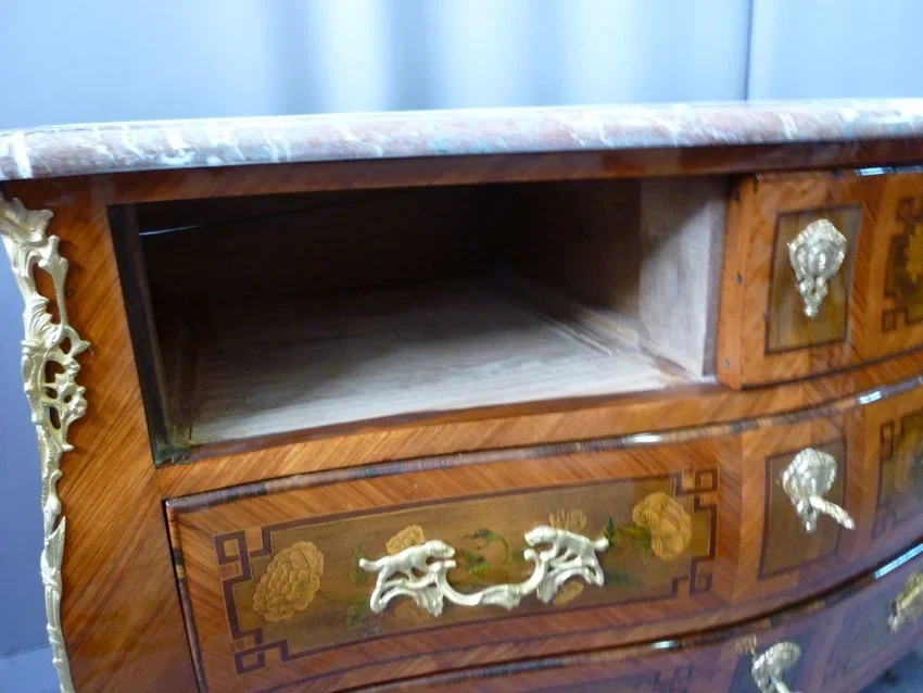 Commode en marqueterie époque Louis XV