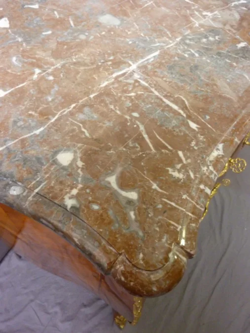 Commode en marqueterie époque Louis XV