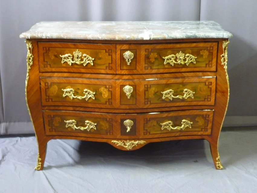Commode en marqueterie époque Louis XV