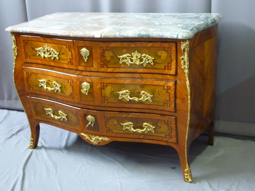 Commode en marqueterie époque Louis XV