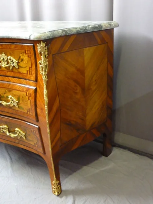 Commode en marqueterie époque Louis XV
