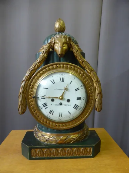 GEMALTE UHR