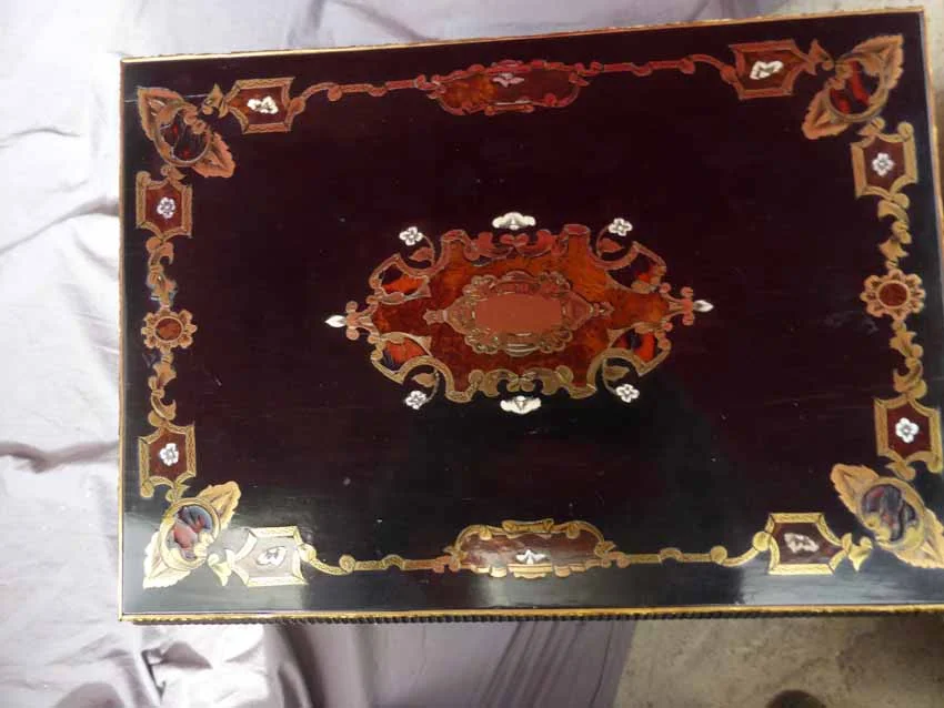 DECANTER BOX