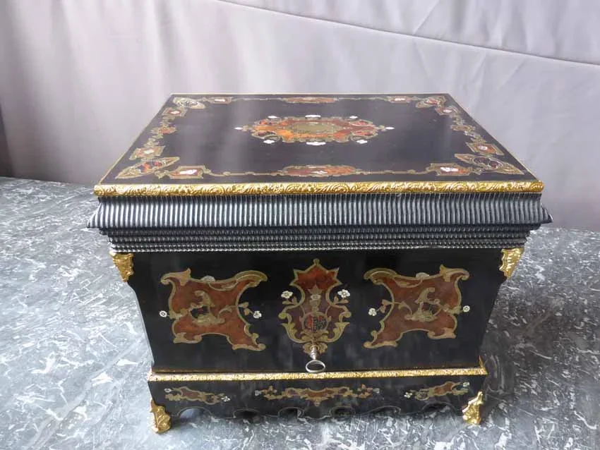 DECANTER BOX