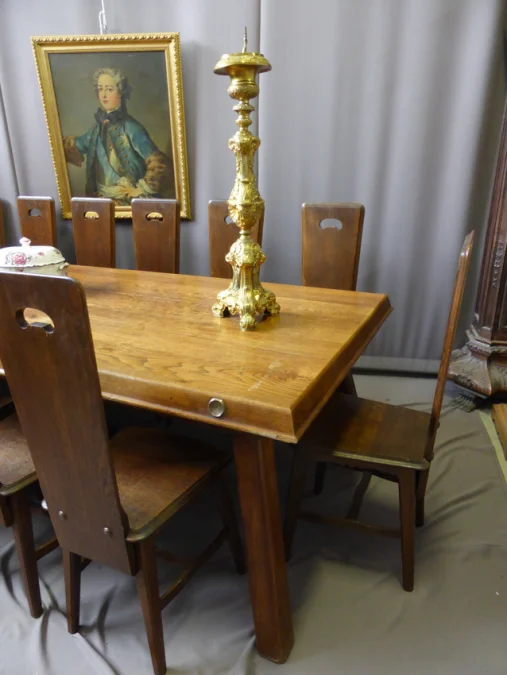 DINING TABLE