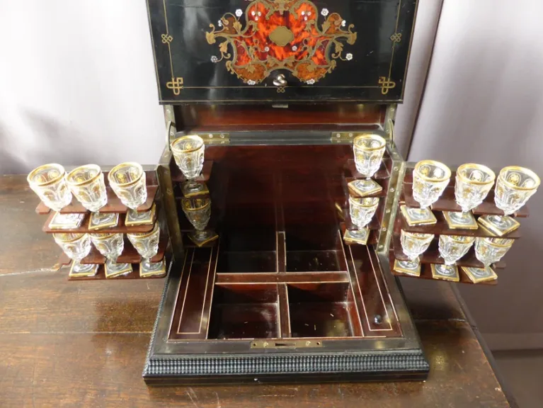 DECANTER BOX