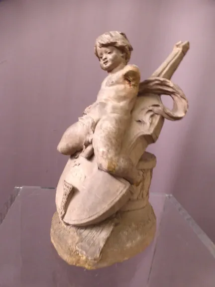 FIGURA DE EARTHENWARE