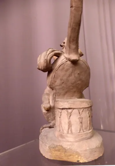 FIGURA DE EARTHENWARE