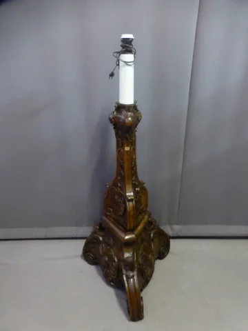 Gros pied XVIIème en noyer