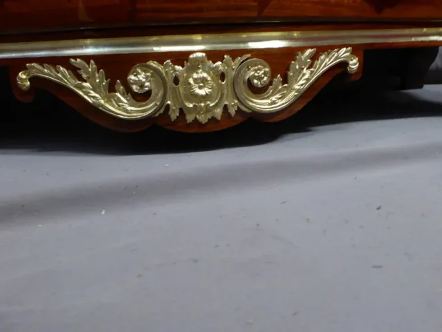Commode en marqueterie style Régence