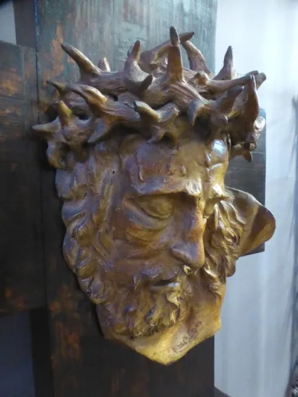 AARDEWERK HOOFD VAN CHRISTUS DOOR ALBERT FIGAY