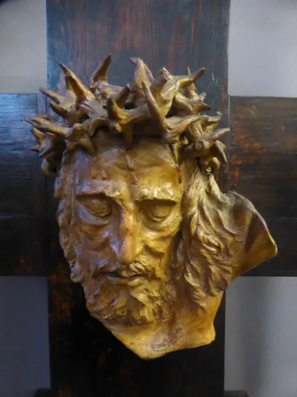 AARDEWERK HOOFD VAN CHRISTUS DOOR ALBERT FIGAY