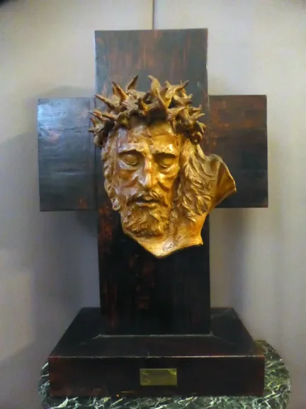 AARDEWERK HOOFD VAN CHRISTUS DOOR ALBERT FIGAY