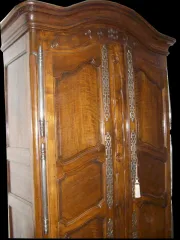 Provencal cupboard , walnut. 18 th