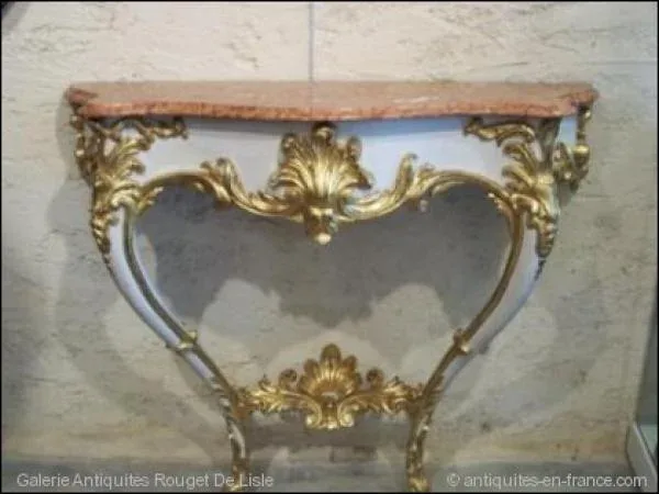 Console de style Régence.