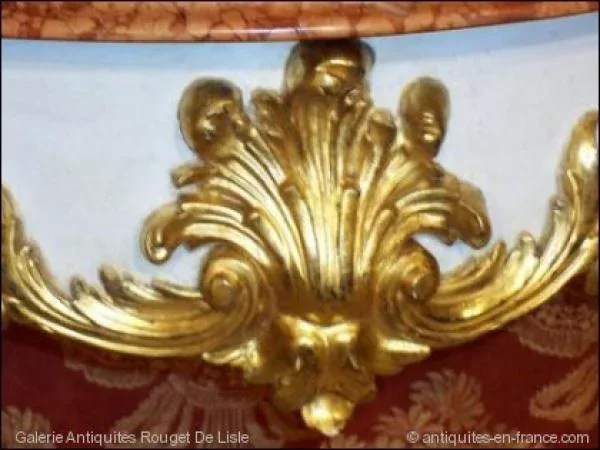 Console de style Régence.