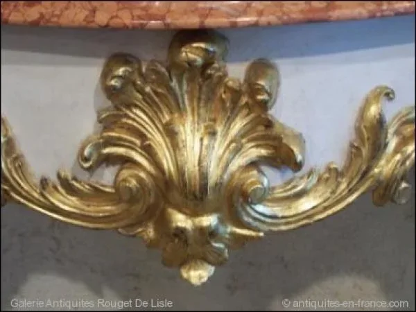 Console de style Régence.