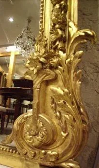 Grand miroir "Blason aux lions et couronne comtale" - Cariatides  XIX ème siècle