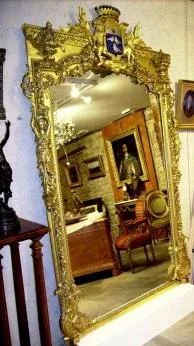 Grand miroir "Blason aux lions et couronne comtale" - Cariatides  XIX ème siècle