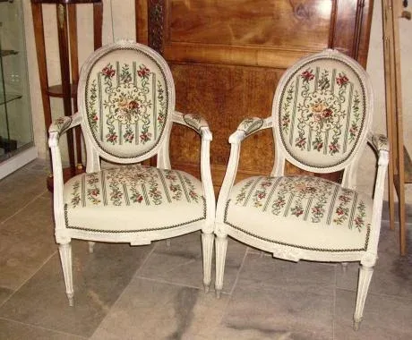 Paire de fauteuils cabriolet époque Louis XVI