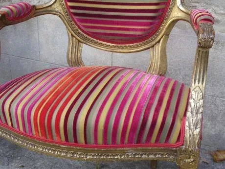 Paire de Faureils Cabriolet de style Louis XVI. Bois doré. Tissus Pierre Frey