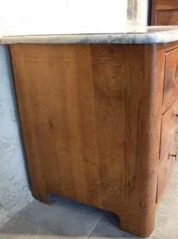 Commode Louis XIV en noyer et incrustations- Epoque 18ème siècle.