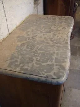 Commode Louis XIV en noyer et incrustations- Epoque 18ème siècle.