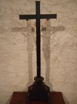 Christ en ivoire sur une croix en écaille - Ecole Flamande XVIIème