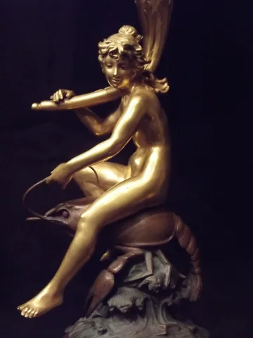 Charles Georges FERVILLE-SUAN, (Le Mans 1847-1925). Paire de Lampes en bronze doré.