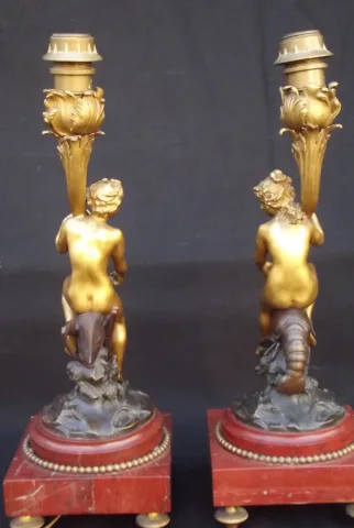 Charles Georges FERVILLE-SUAN, (Le Mans 1847-1925). Paire de Lampes en bronze doré.
