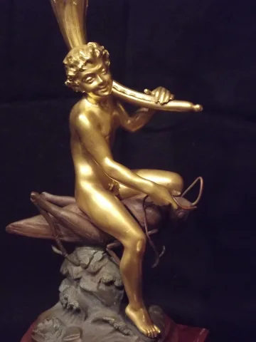 Charles Georges FERVILLE-SUAN, (Le Mans 1847-1925). Paire de Lampes en bronze doré.