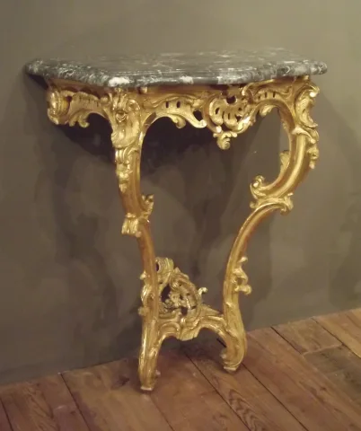 Zeldzame paar consoles is van toepassing op Giltwood Regency. (XVIII eeuw)