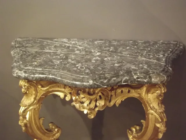 Zeldzame paar consoles is van toepassing op Giltwood Regency. (XVIII eeuw)